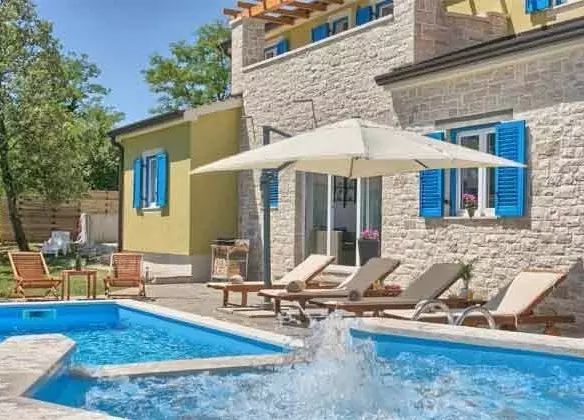 5-bedroom Villa In Mužini, Croatia (187 M²)