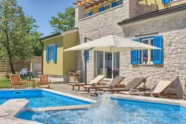 5-bedroom Villa In Mužini, Croatia (187 M²)