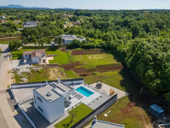 3-bedroom Villa In Režanci, Croatia (186 M²)