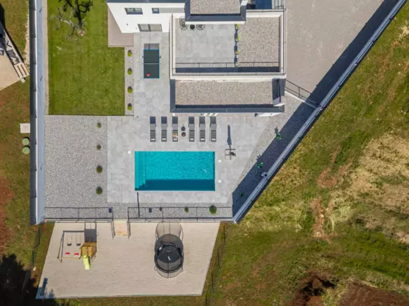 3-bedroom Villa In Režanci, Croatia (186 M²)