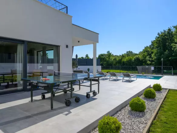 3-bedroom Villa In Režanci, Croatia (186 M²)