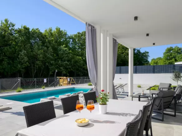 3-bedroom Villa In Režanci, Croatia (186 M²)