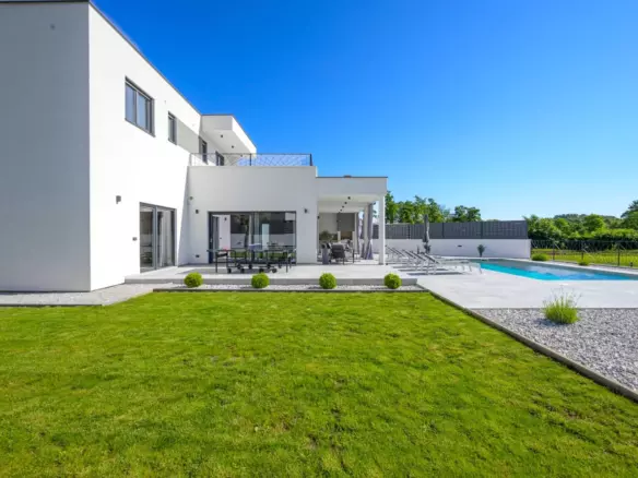 3-bedroom Villa In Režanci, Croatia (186 M²)