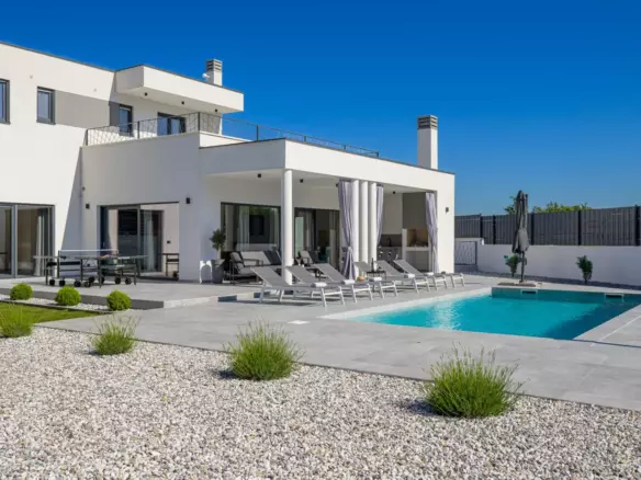 3-bedroom Villa In Režanci, Croatia (186 M²)