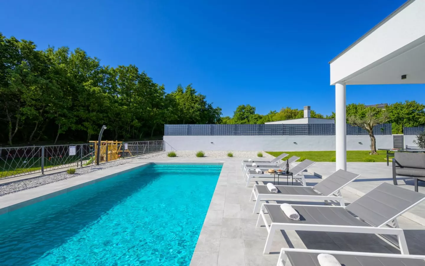 3-bedroom Villa In Režanci, Croatia (186 M²)