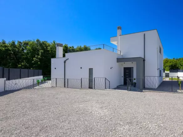3-bedroom Villa In Režanci, Croatia (186 M²)