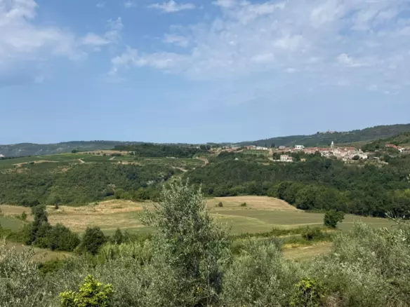 Land In Grožnjan, Croatia (622 M²)
