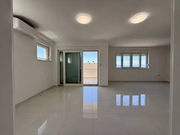 3-bedroom Apartment In Crikvenica, Croatia (123 M²)