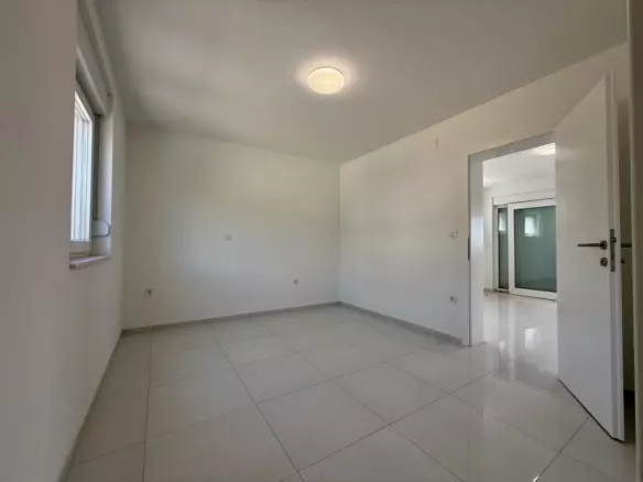 3-bedroom Apartment In Crikvenica, Croatia (123 M²)