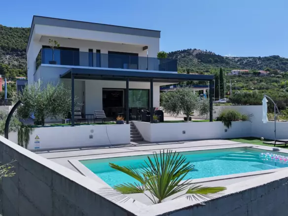 3-bedroom Villa In Banjol, Croatia (270 M²)