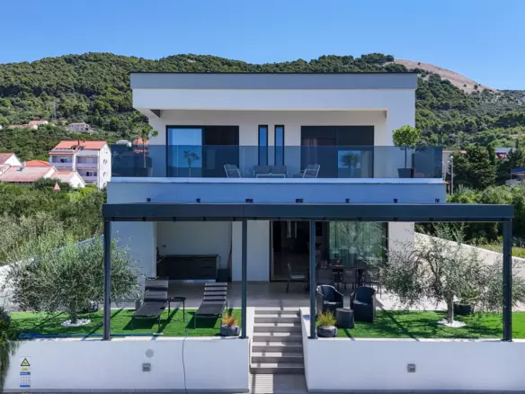 3-bedroom Villa In Banjol, Croatia (270 M²)