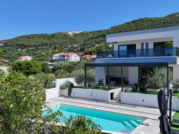 3-bedroom Villa In Banjol, Croatia (270 M²)
