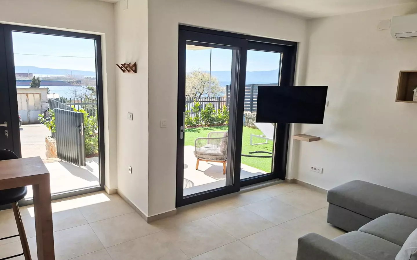 2-bedroom Apartment In Omišalj, Croatia (67 M²)