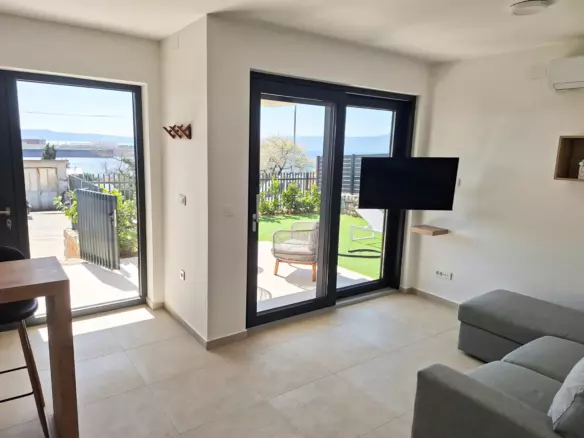 2-bedroom Apartment In Omišalj, Croatia (67 M²)