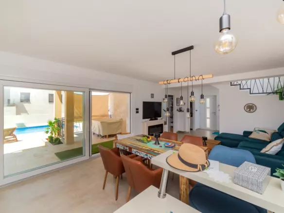 3-bedroom Villa In Vrsi, Croatia (141 M²)
