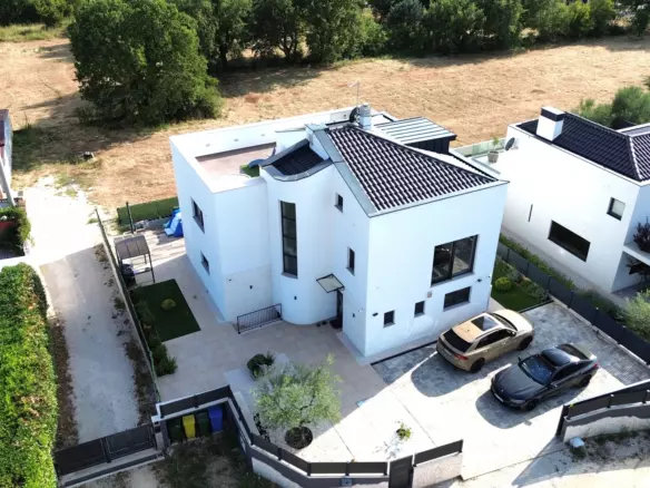 4-bedroom Villa In Kosinožići, Croatia (245 M²)