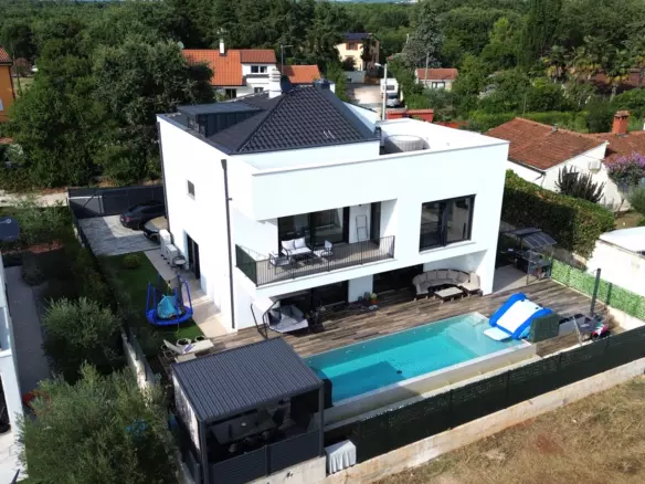 4-bedroom Villa In Kosinožići, Croatia (245 M²)