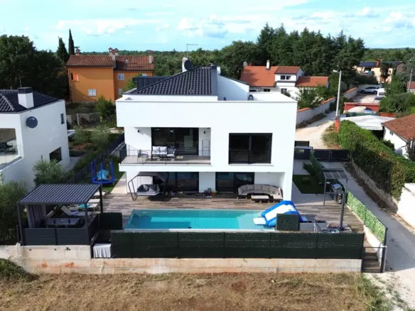 4-bedroom Villa In Kosinožići, Croatia (245 M²)