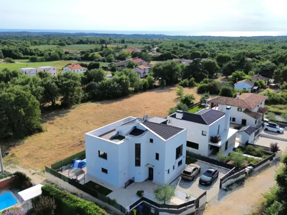 4-bedroom Villa In Kosinožići, Croatia (245 M²)