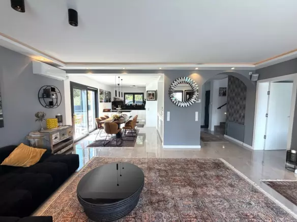 4-bedroom Villa In Kosinožići, Croatia (245 M²)