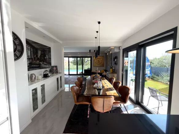 4-bedroom Villa In Kosinožići, Croatia (245 M²)