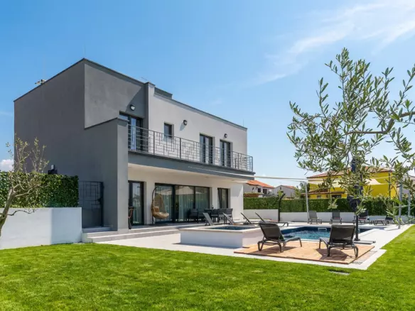 4-bedroom Villa In Poreč, Croatia (204 M²)
