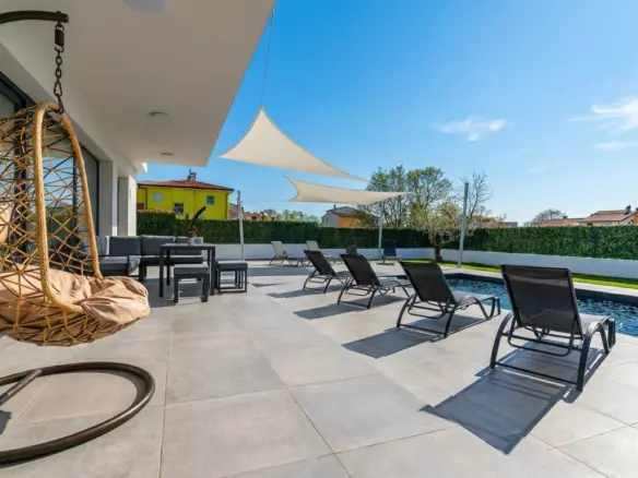 4-bedroom Villa In Poreč, Croatia (204 M²)