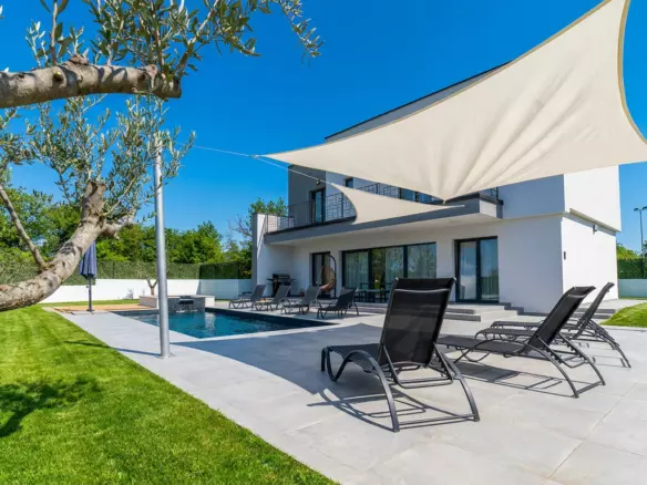 4-bedroom Villa In Poreč, Croatia (204 M²)