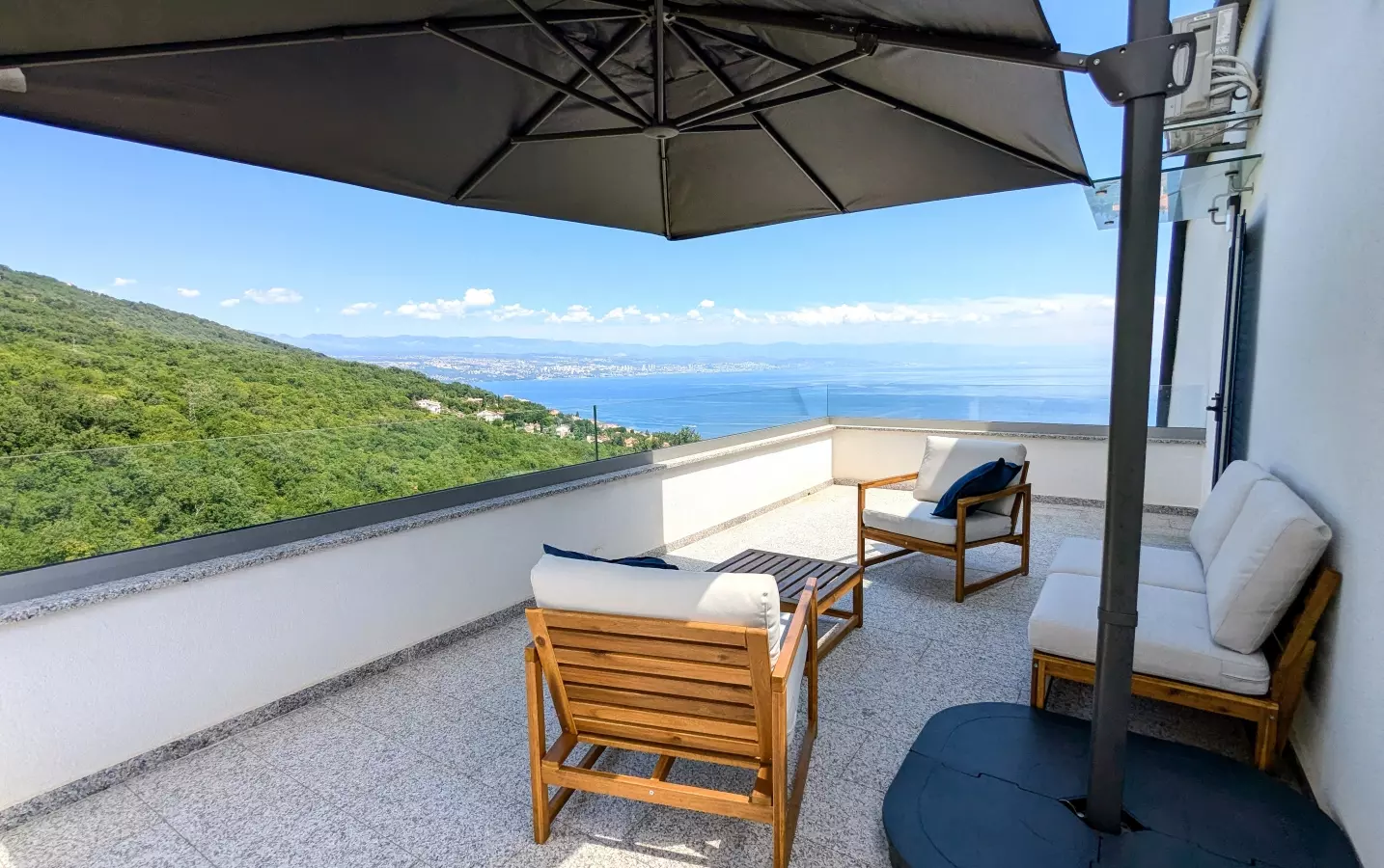 1-bedroom Apartment In Ičići, Croatia (92 M²)