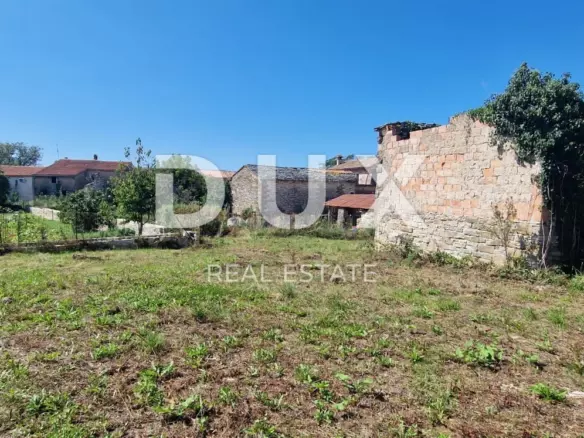 Land In Oprtalj, Croatia (1.042 M²)