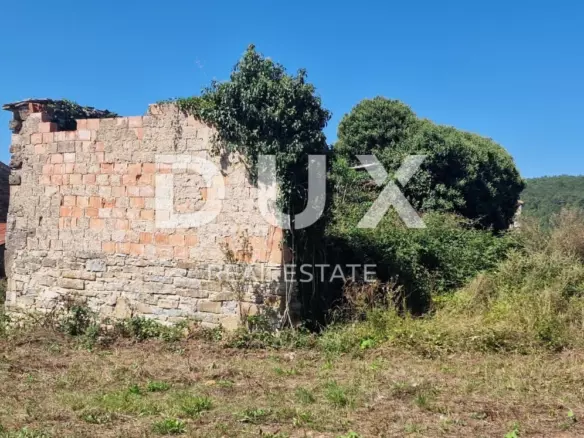 Land In Oprtalj, Croatia (1.042 M²)