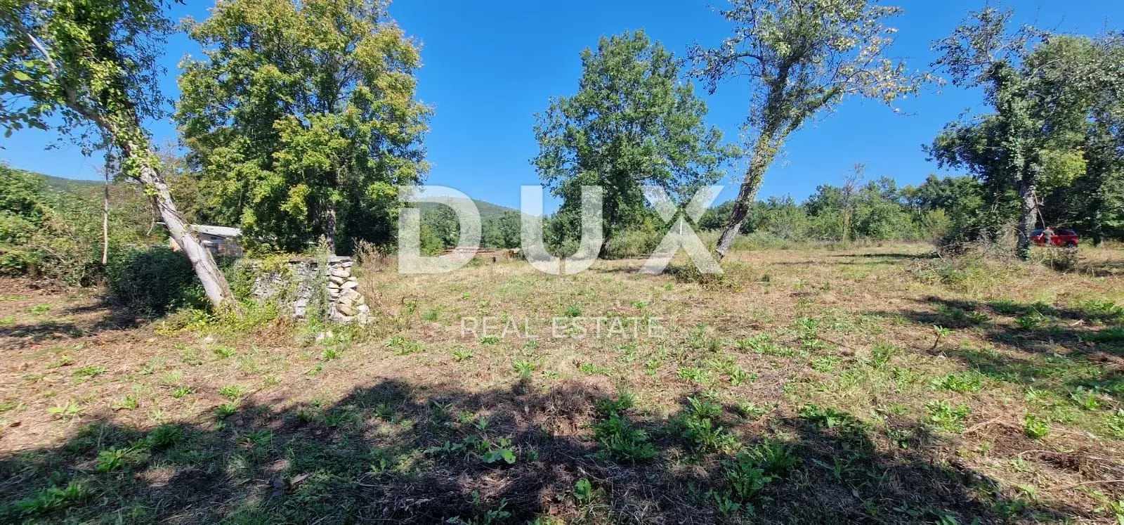 Land In Oprtalj, Croatia (1.042 M²)