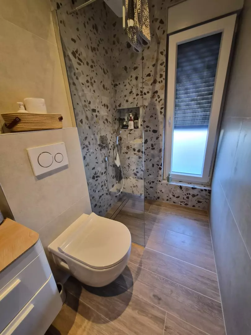 original_1787224875_kupaonica-s-walkin-tusem-b07533 2-bedroom Apartment In Žaborić, Croatia (7.458 M²)