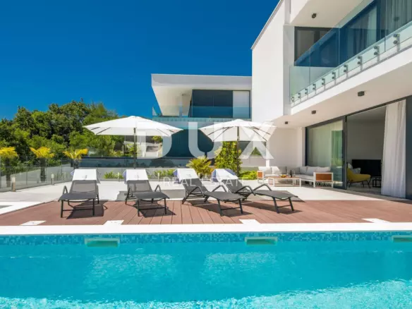 5-bedroom Villa In Veprinac, Croatia (309 M²)