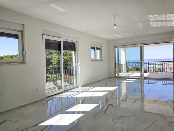 3-bedroom Apartment In Banjol, Croatia (123 M²)