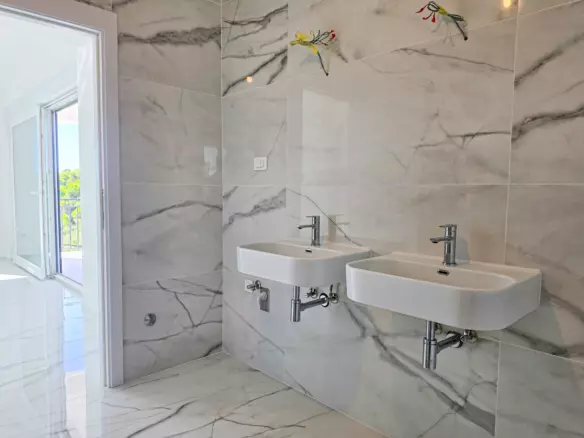 3-bedroom Apartment In Banjol, Croatia (123 M²)