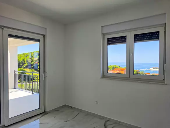 3-bedroom Apartment In Banjol, Croatia (123 M²)