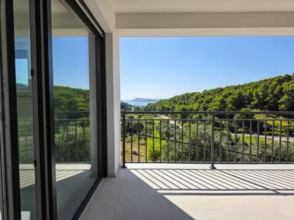 3-bedroom Apartment In Banjol, Croatia (123 M²)