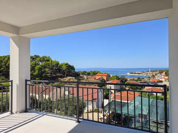 3-bedroom Apartment In Banjol, Croatia (123 M²)