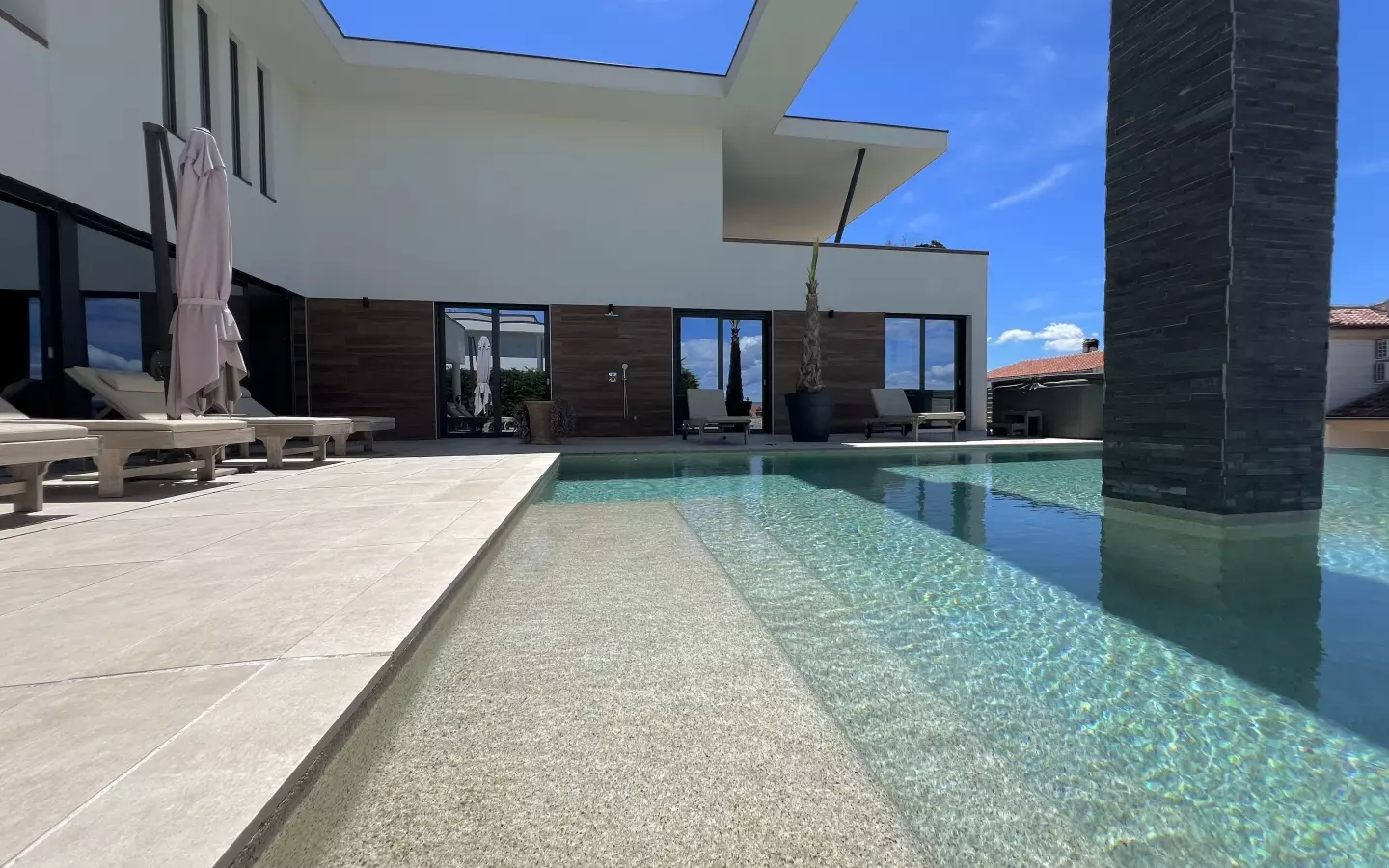 5-bedroom Villa In Linardići, Croatia (370 M²)