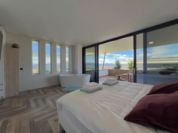 5-bedroom Villa In Linardići, Croatia (370 M²)