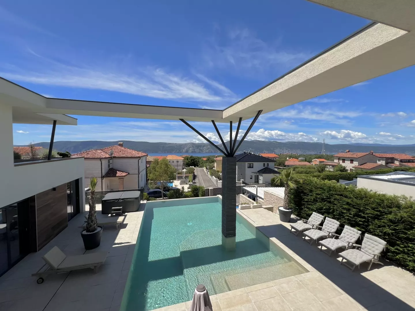 5-bedroom Villa In Linardići, Croatia (370 M²)