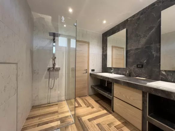 5-bedroom Villa In Linardići, Croatia (370 M²)