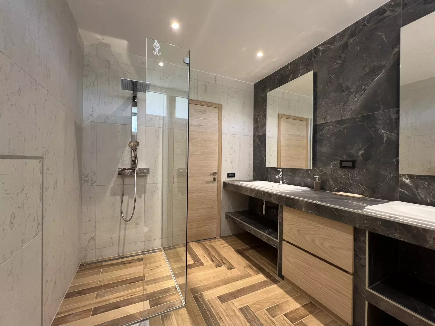 5-bedroom Villa In Linardići, Croatia (370 M²)