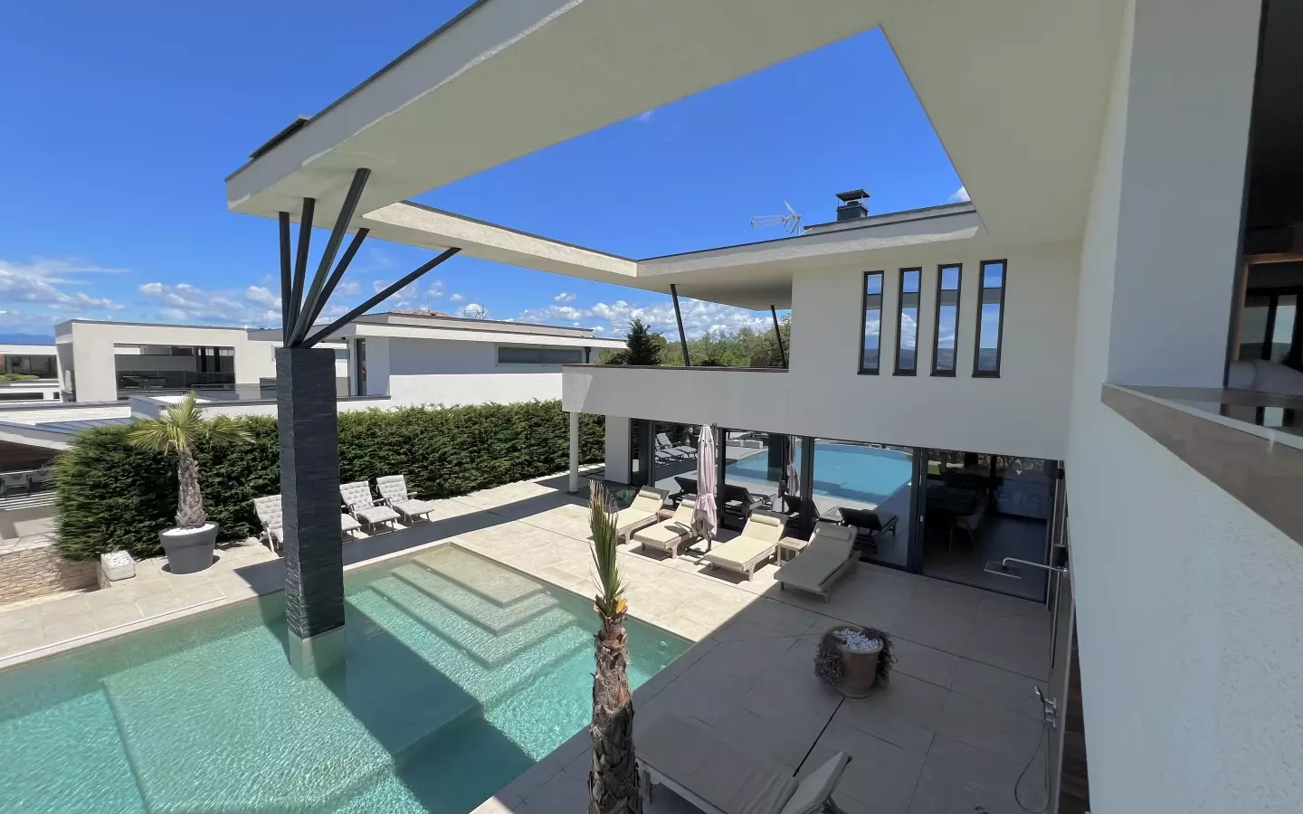 5-bedroom Villa In Linardići, Croatia (370 M²)