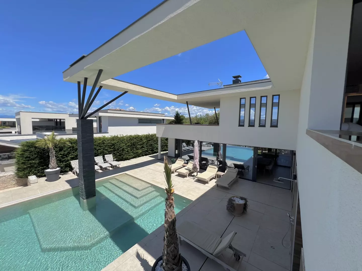 5-bedroom Villa In Linardići, Croatia (370 M²)