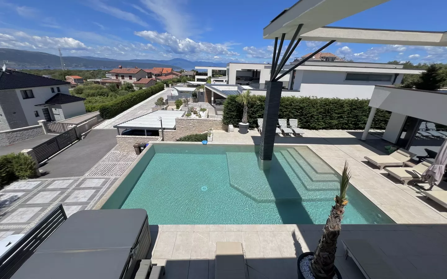 5-bedroom Villa In Linardići, Croatia (370 M²)