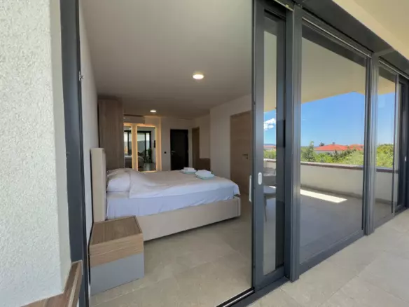 5-bedroom Villa In Linardići, Croatia (370 M²)