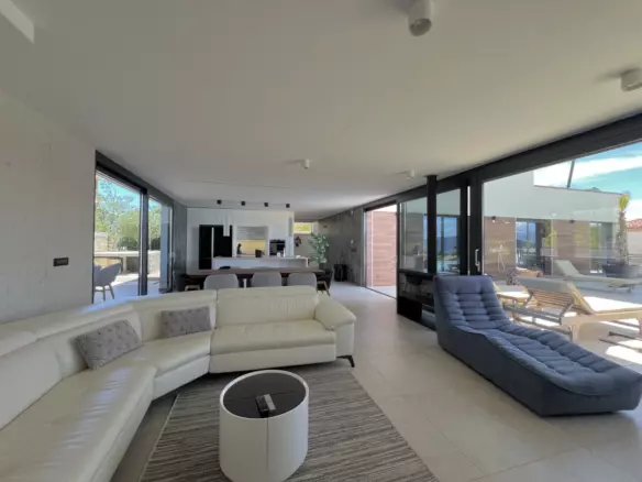 5-bedroom Villa In Linardići, Croatia (370 M²)