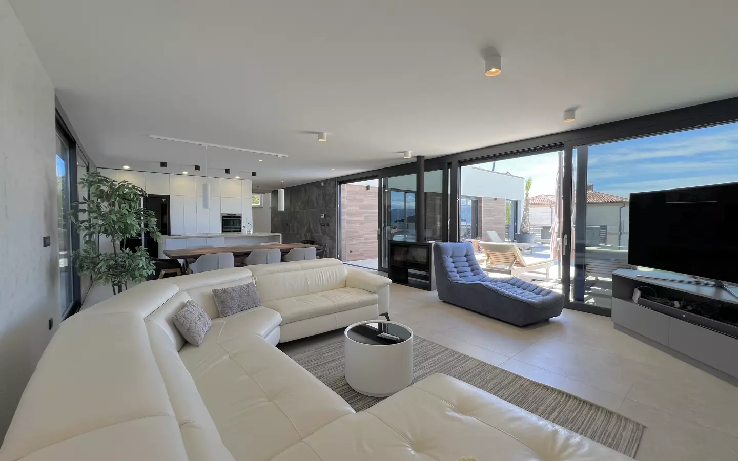 5-bedroom Villa In Linardići, Croatia (370 M²)